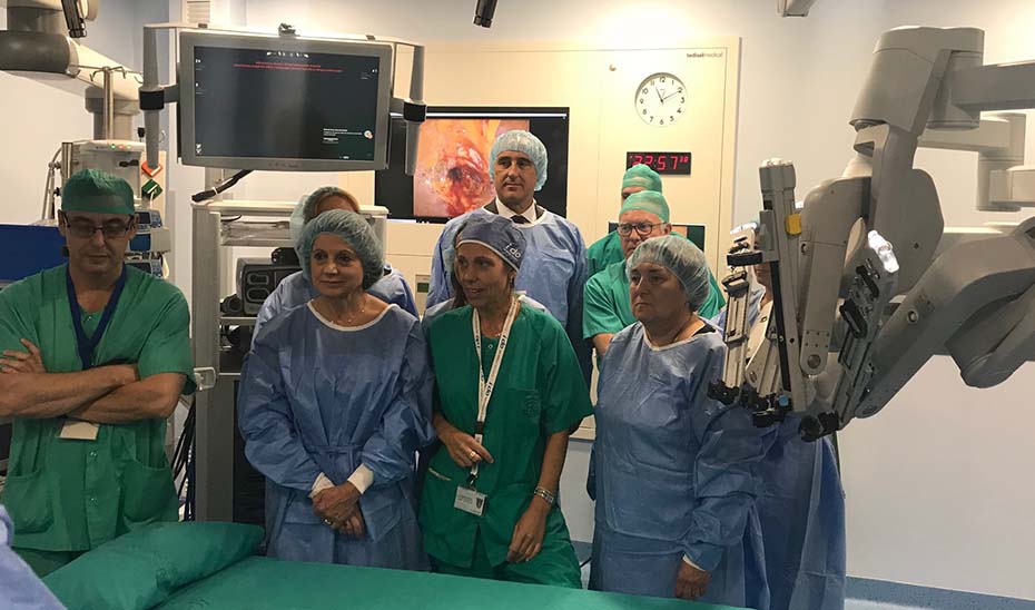 El Hospital Universitario Reina Sofía de Córdoba ha incorporado recientemente un robot quirúrgico Da Vinci que mejora la precisión, aumenta la seguridad de la actividad quirúrgica y reduce las secuelas para el paciente.